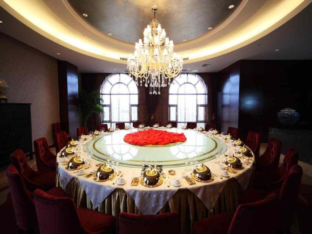 Haiyang Shenglong Jianguo Hotel Fengcheng  Экстерьер фото