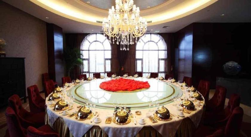 Haiyang Shenglong Jianguo Hotel Fengcheng  Экстерьер фото