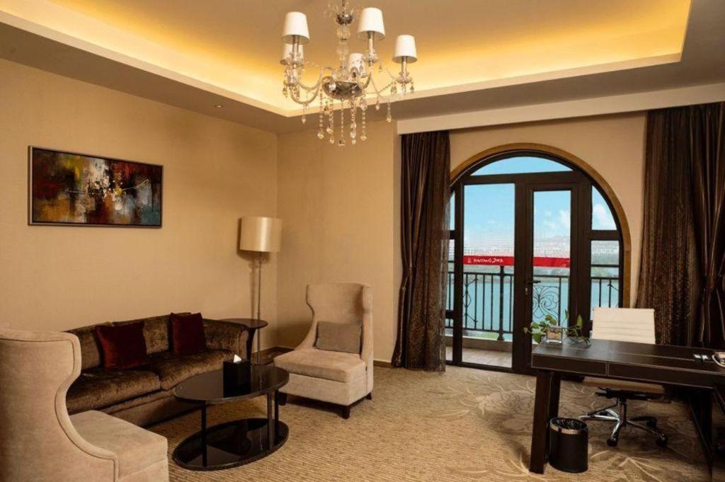 Haiyang Shenglong Jianguo Hotel Fengcheng  Экстерьер фото